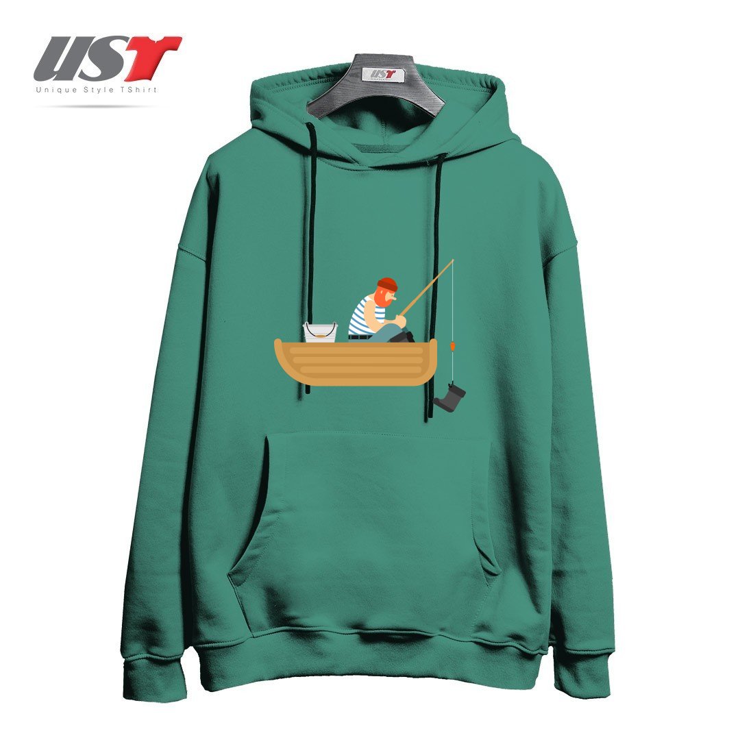 طرح FISHERMAN ON BOAT FISHING BOOT. FISHING ROD AND SHOE هودی اورسایزرنگ سبز سدری