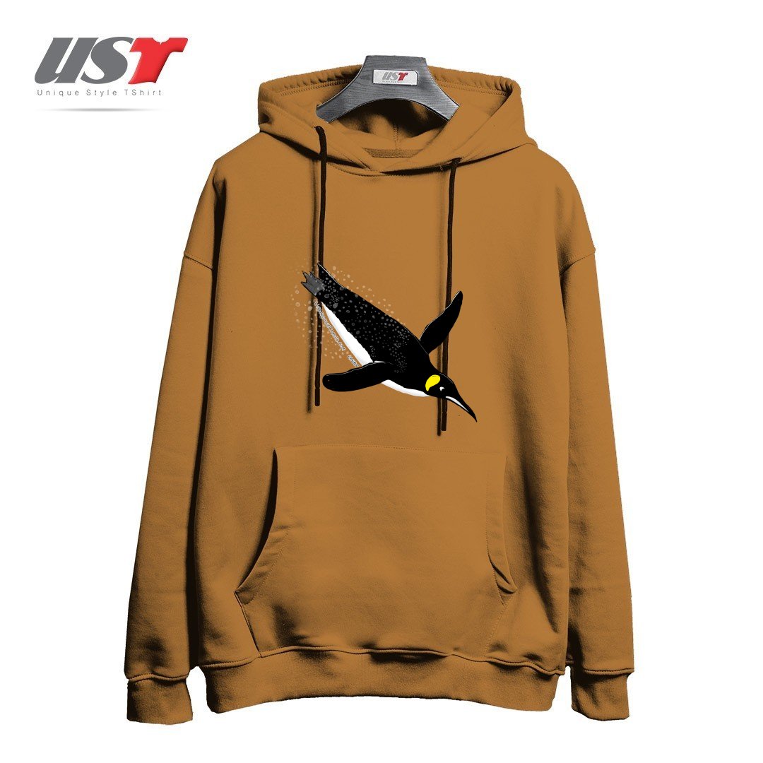 طرح FLY WITH THE KING PENGUIN هودی اورسایزرنگ نسکافه ای