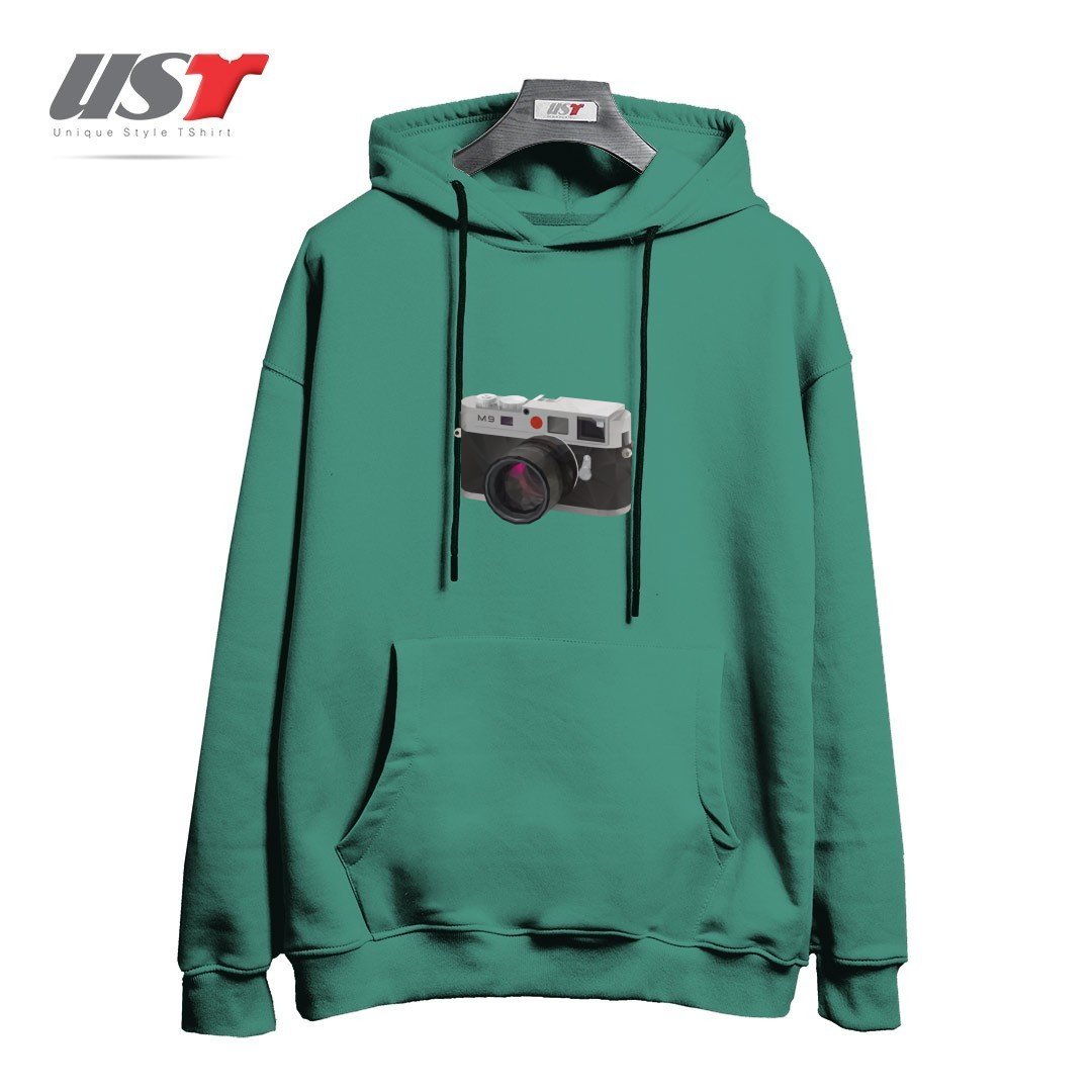 طرح LEICA M9 CAMERA POLYGON ART هودی اورسایزرنگ سبز سدری