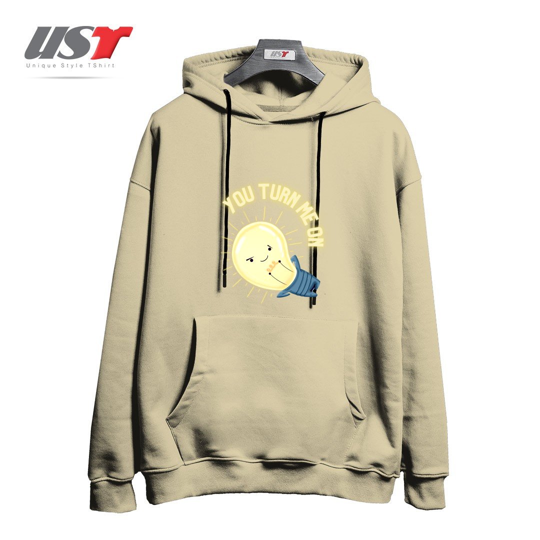 طرح YOU TURN ME ON LIGHT BULB هودی اورسایزرنگ نخودی