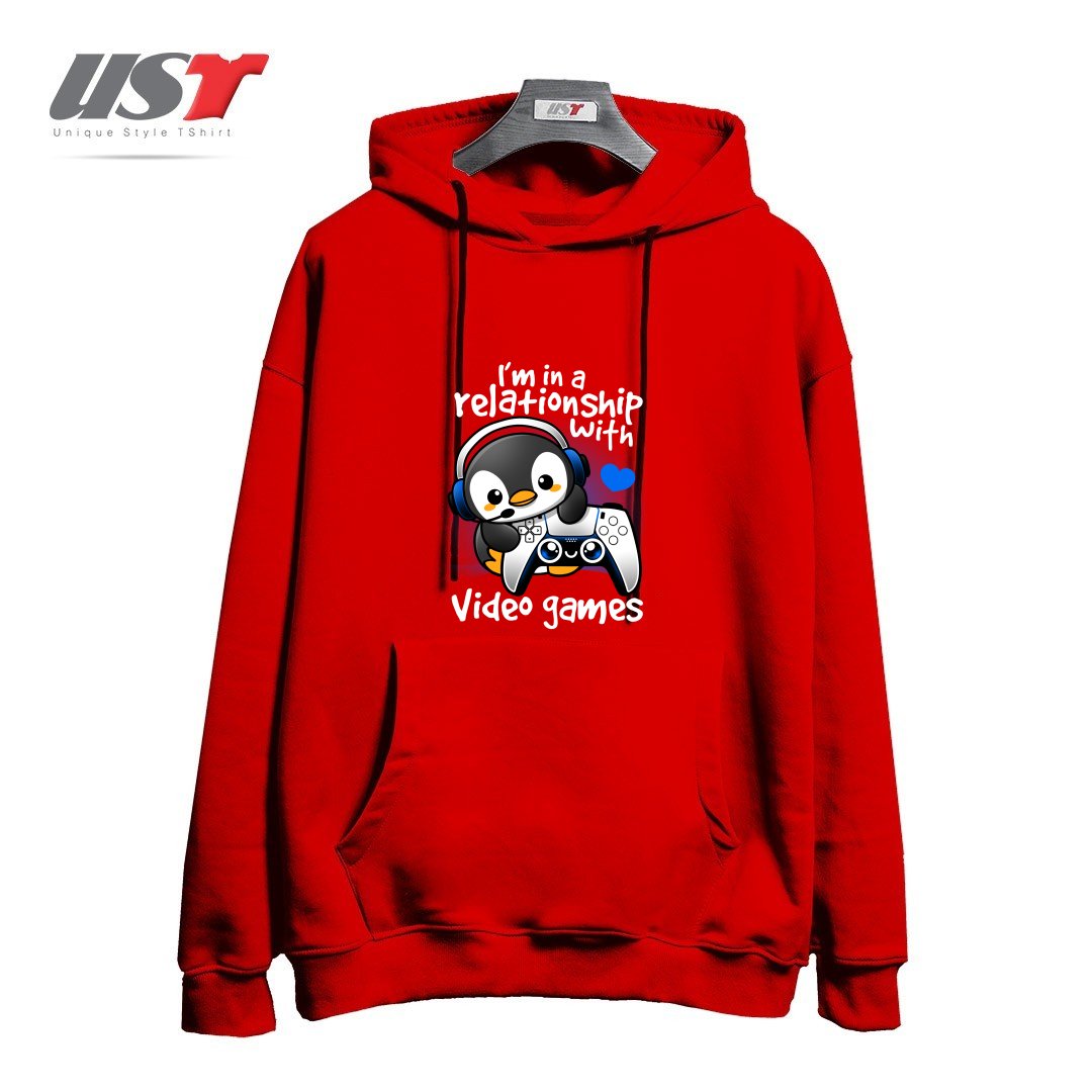 طرح PENGUIN RELATIONSHIP WITH VIDEO GAMES هودی اورسایزرنگ قرمز