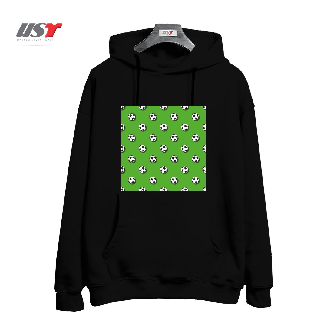 طرح WHITE CLASSIC BALL FOR SOCCER (FOOTBALL) PATTERN ON A GREEN BACKGROUND2 هودی اورسایزرنگ مشکی