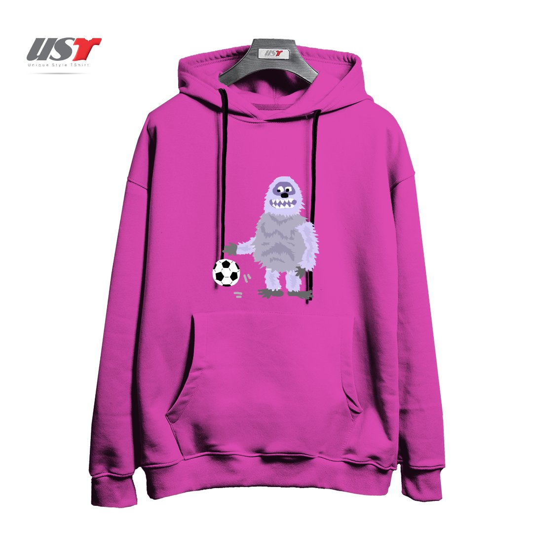 طرح FUNNY ABOMINABLE SNOWMAN PLAYING SOCCER هودی اورسایزرنگ صورتی