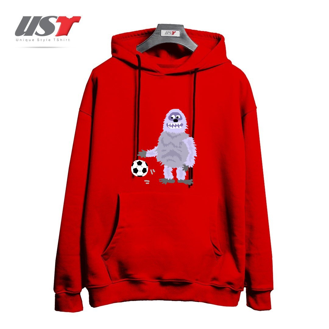 طرح FUNNY ABOMINABLE SNOWMAN PLAYING SOCCER هودی اورسایزرنگ قرمز