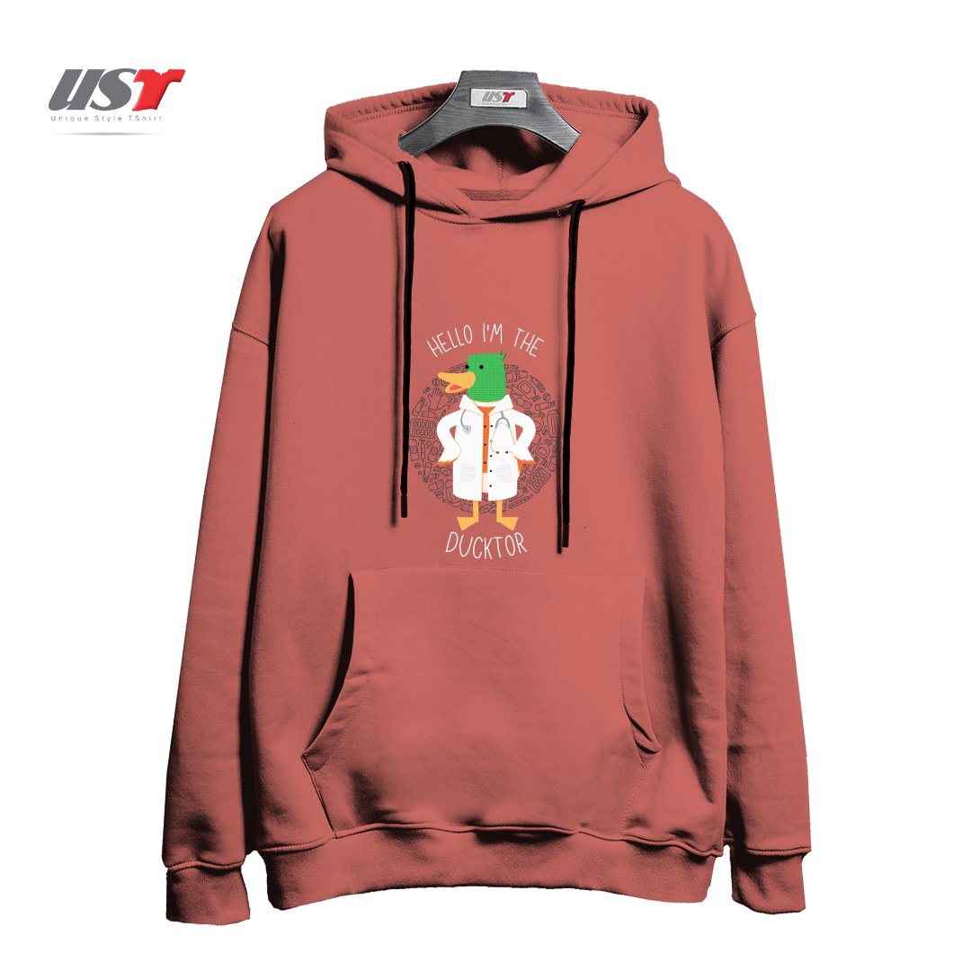 طرح HELLO I'M THE DUCKTOR (DUCK DOCTOR) هودی اورسایزرنگ آجری