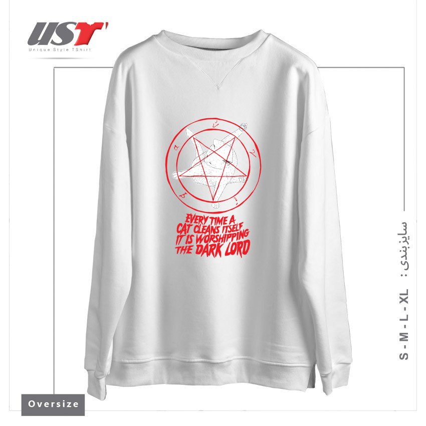 طرح EVERY TIME A CAT CLEANS ITSELF IT IS WORSHIPPING THE DARK LORD سوییشرت اورسایزرنگ سفید