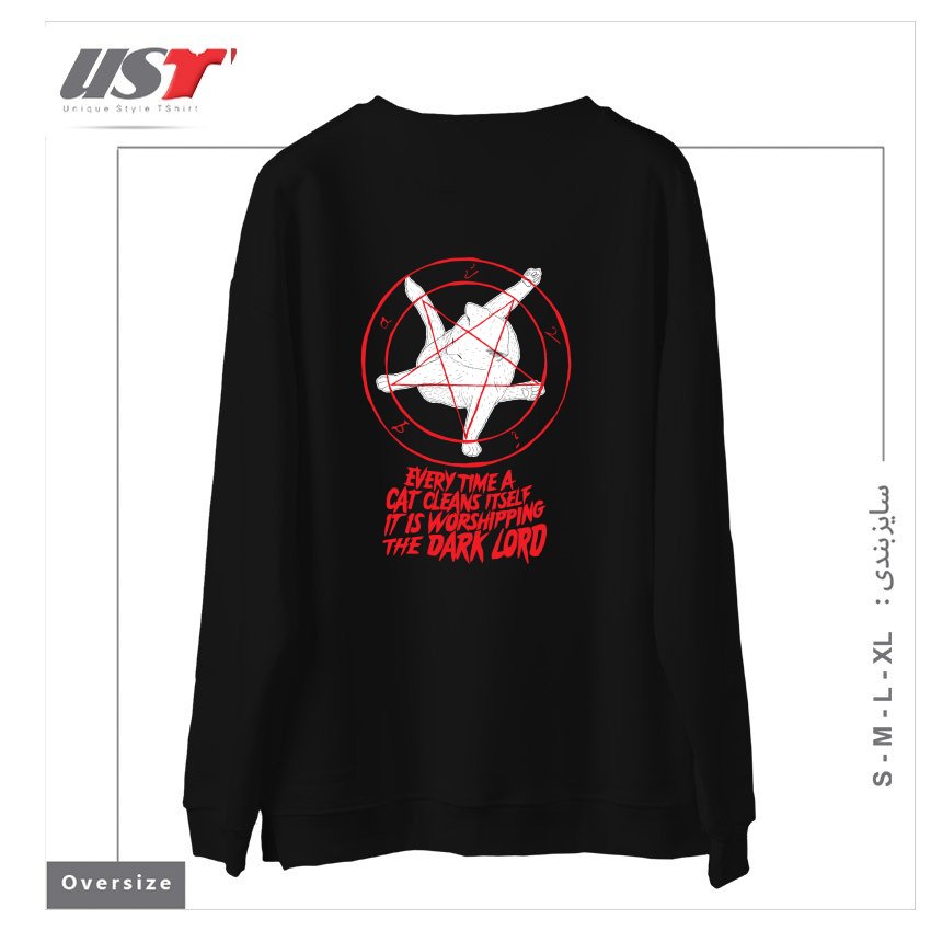 طرح EVERY TIME A CAT CLEANS ITSELF IT IS WORSHIPPING THE DARK LORD سوییشرت اورسایزرنگ مشکی