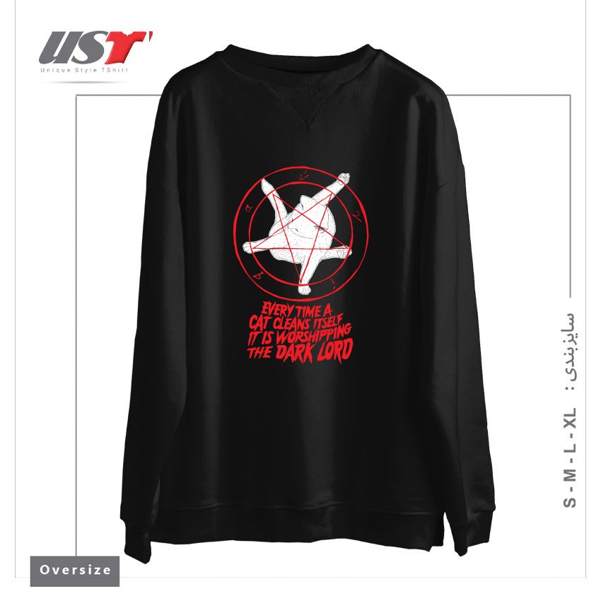 طرح EVERY TIME A CAT CLEANS ITSELF IT IS WORSHIPPING THE DARK LORD سوییشرت اورسایزرنگ مشکی