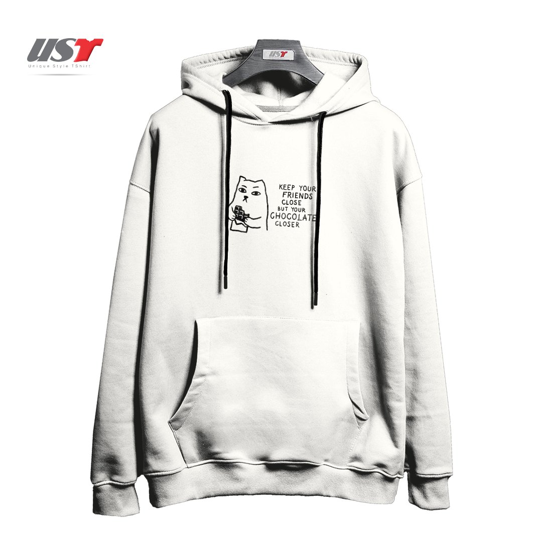 طرح KEEP YOUR FRIENDS CLOSE BUT YOUR CHOCOLATE CLOSER125 هودی اورسایزرنگ سفید