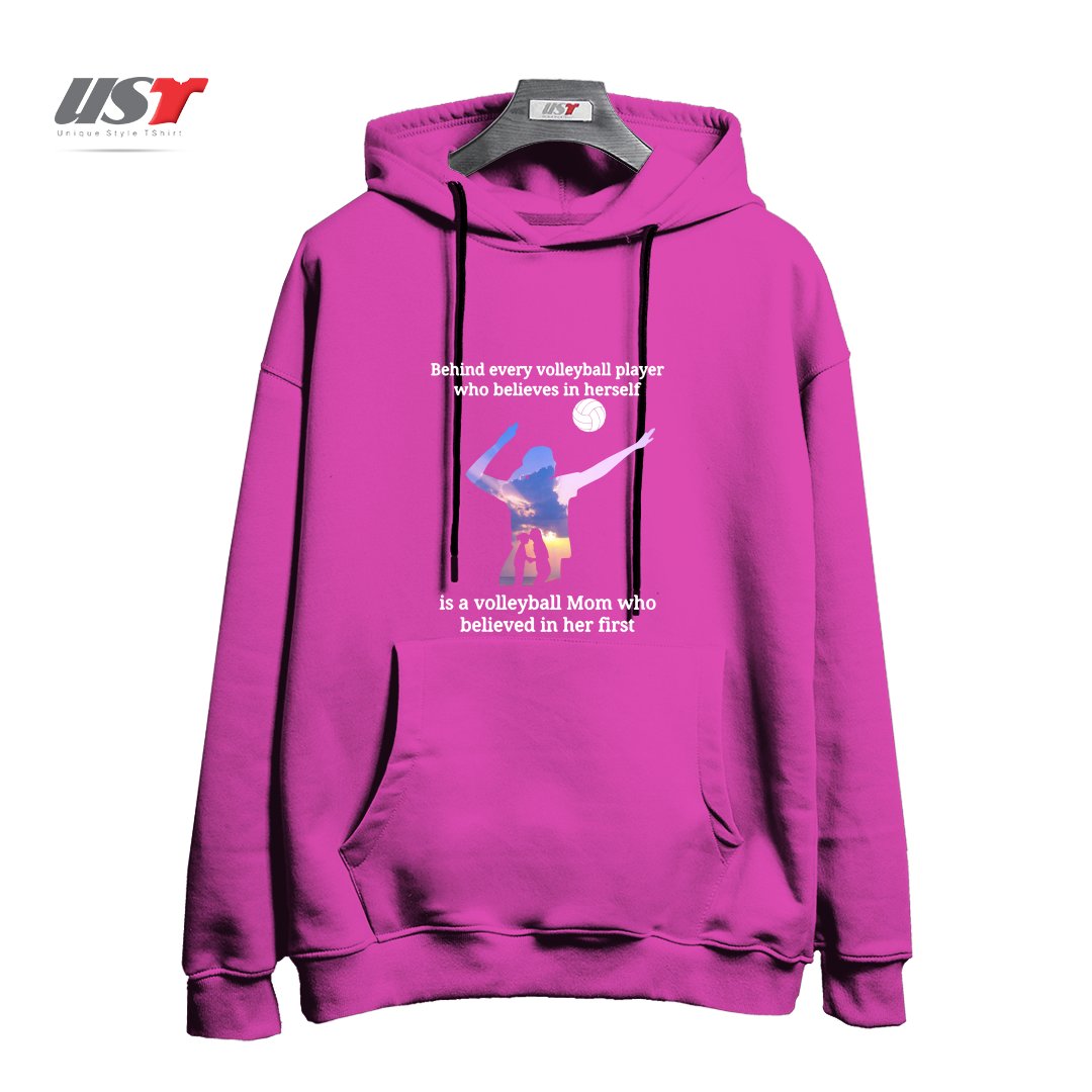 هودی اورسایز طرح BEHIND EVERY VOLLEYBALL PLAYER WHO BELIEVES IN HIMSELF IS A VOLLEYBALL MOM WHO BELIEVED IN HIM FIRST