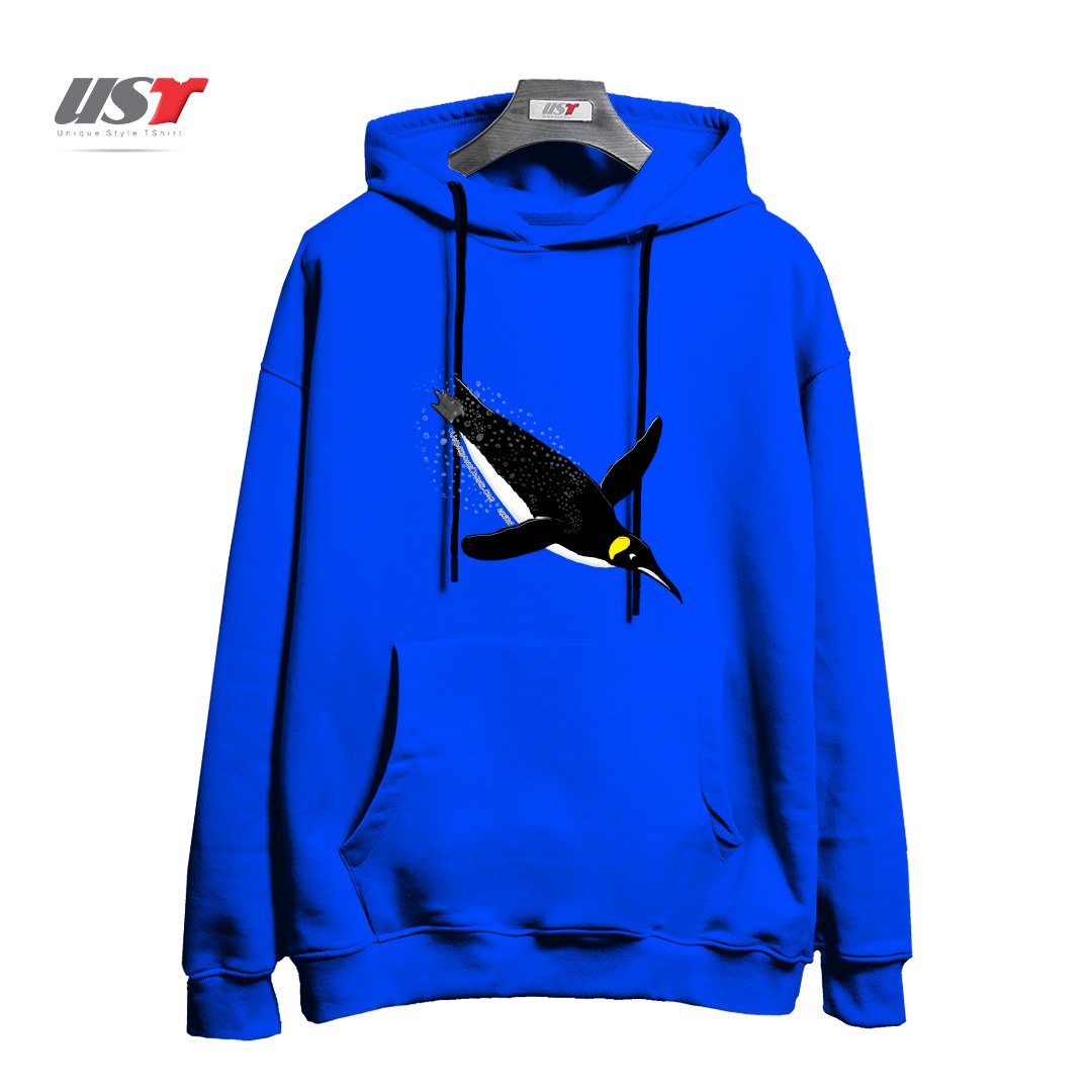 طرح FLY WITH THE KING PENGUIN هودی اورسایزرنگ آبی شالی