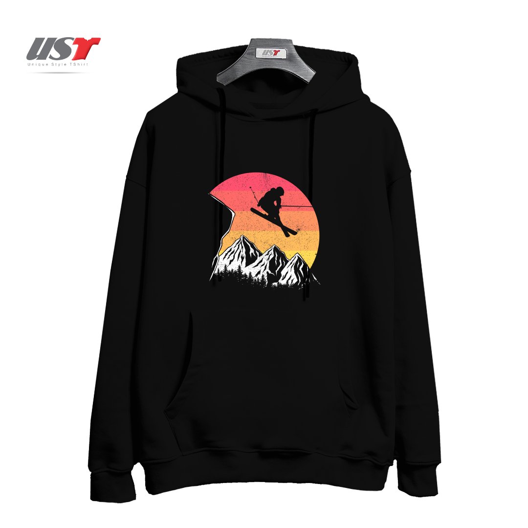 طرح VINTAGE ALPINE SKIING هودی اورسایزرنگ مشکی