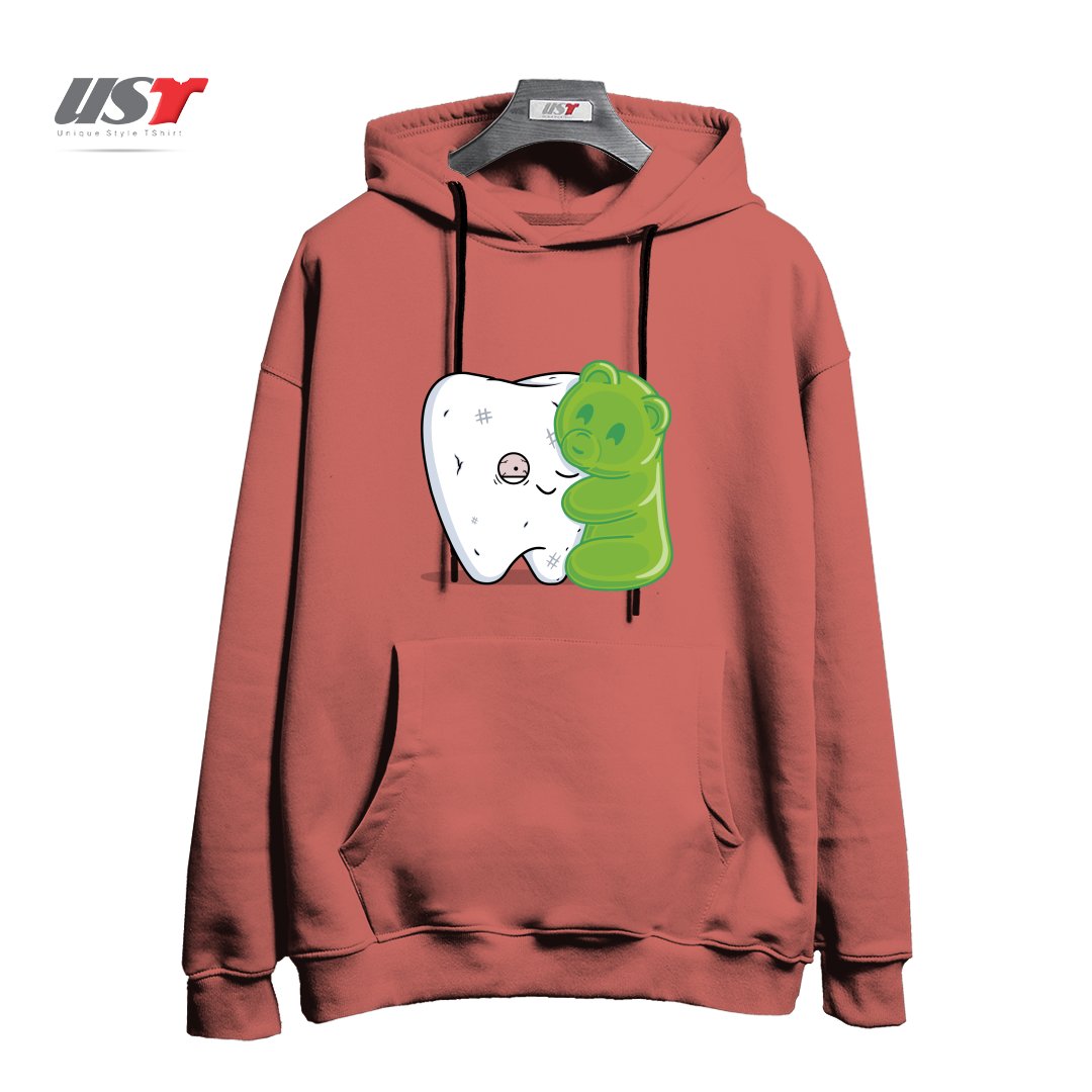 طرح GUMMY HUG! هودی اورسایزرنگ آجری