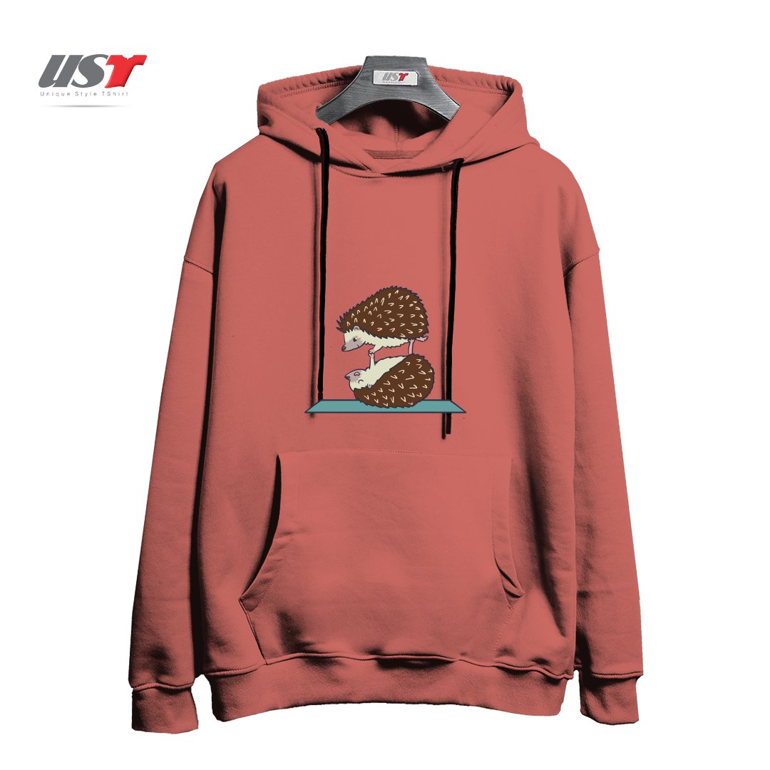 طرح ACROYOGA HEDGEHOG هودی اورسایزرنگ آجری